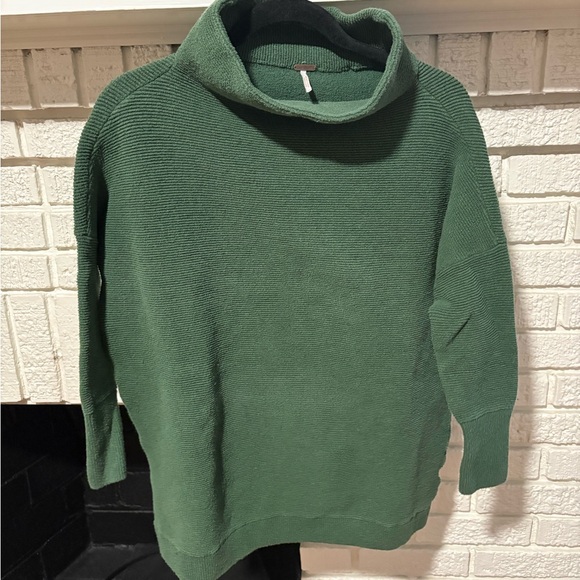 Free People Ottoman Slouchy Tunic Sweater- Dark Forest Green - Picture 4 of 6